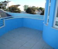 Casa com 319m², 3 dormitórios, 2 suítes, 3 vagas no bairro Santa Fé em Porto Alegre