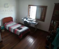 Casa com 174m², 3 dormitórios, 1 suíte, 1 vaga no bairro Jardim Itu Sabará em Porto Alegre