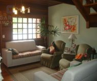 Casa com 172m², 3 dormitórios, 1 suíte, 3 vagas no bairro Jardim Itu Sabará em Porto Alegre