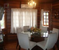 Casa com 172m², 3 dormitórios, 1 suíte, 3 vagas no bairro Jardim Itu Sabará em Porto Alegre