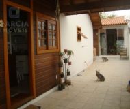 Casa com 172m², 3 dormitórios, 1 suíte, 3 vagas no bairro Jardim Itu Sabará em Porto Alegre