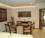 Casa com 390m², 4 dormitórios, 4 suítes, 6 vagas no bairro Jardim Planalto em Porto Alegre