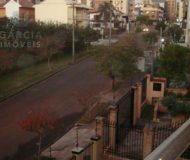 Casa com 390m², 4 dormitórios, 4 suítes, 6 vagas no bairro Jardim Planalto em Porto Alegre