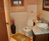 Casa com 390m², 4 dormitórios, 4 suítes, 6 vagas no bairro Jardim Planalto em Porto Alegre