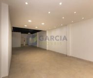 Prédio com 300m², 2 vagas no bairro Navegantes em Porto Alegre