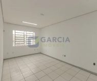 Prédio com 300m², 2 vagas no bairro Navegantes em Porto Alegre