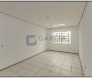 Prédio com 300m², 2 vagas no bairro Navegantes em Porto Alegre