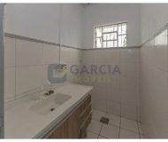 Prédio com 300m², 2 vagas no bairro Navegantes em Porto Alegre