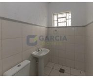 Prédio com 300m², 2 vagas no bairro Navegantes em Porto Alegre