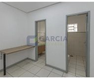 Prédio com 300m², 2 vagas no bairro Navegantes em Porto Alegre