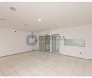 Prédio com 300m², 2 vagas no bairro Navegantes em Porto Alegre