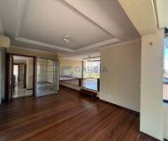 Apartamento com 172m², 4 dormitórios, 1 suíte, 2 vagas no bairro Jardim Lindóia em Porto Alegre