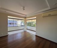 Apartamento com 172m², 4 dormitórios, 1 suíte, 2 vagas no bairro Jardim Lindóia em Porto Alegre