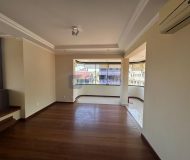 Apartamento com 172m², 4 dormitórios, 1 suíte, 2 vagas no bairro Jardim Lindóia em Porto Alegre