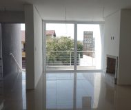 Casa com 204m², 3 dormitórios, 3 suítes, 2 vagas no bairro Jardim Itu Sabará em Porto Alegre