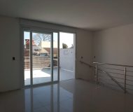 Casa com 204m², 3 dormitórios, 3 suítes, 2 vagas no bairro Jardim Itu Sabará em Porto Alegre