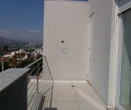 Casa com 204m², 3 dormitórios, 3 suítes, 2 vagas no bairro Jardim Itu Sabará em Porto Alegre