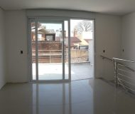 Casa com 204m², 3 dormitórios, 3 suítes, 2 vagas no bairro Jardim Itu Sabará em Porto Alegre