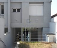 Casa com 204m², 3 dormitórios, 3 suítes, 2 vagas no bairro Jardim Itu Sabará em Porto Alegre