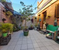 Casa com 212m², 3 dormitórios, 1 suíte, 2 vagas no bairro Vila Floresta em Porto Alegre