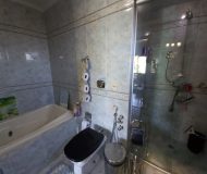 Casa com 212m², 3 dormitórios, 1 suíte, 2 vagas no bairro Vila Floresta em Porto Alegre