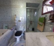 Casa com 212m², 3 dormitórios, 1 suíte, 2 vagas no bairro Vila Floresta em Porto Alegre