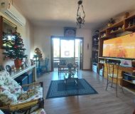 Casa com 212m², 3 dormitórios, 1 suíte, 2 vagas no bairro Vila Floresta em Porto Alegre