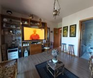 Casa com 212m², 3 dormitórios, 1 suíte, 2 vagas no bairro Vila Floresta em Porto Alegre