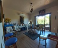 Casa com 212m², 3 dormitórios, 1 suíte, 2 vagas no bairro Vila Floresta em Porto Alegre