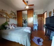 Casa com 212m², 3 dormitórios, 1 suíte, 2 vagas no bairro Vila Floresta em Porto Alegre