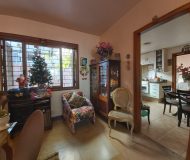 Casa com 212m², 3 dormitórios, 1 suíte, 2 vagas no bairro Vila Floresta em Porto Alegre