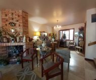 Casa com 212m², 3 dormitórios, 1 suíte, 2 vagas no bairro Vila Floresta em Porto Alegre