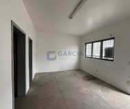 Depósito com 296m², 2 vagas no bairro Sarandi em Porto Alegre