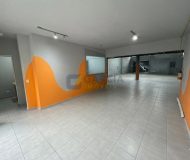 Depósito com 305m² no bairro Santa Maria Goretti em Porto Alegre