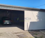 Casa com 80m², 2 dormitórios, 2 vagas no bairro Rubem Berta em Porto Alegre