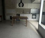 Casa com 356m², 4 dormitórios, 1 suíte, 4 vagas no bairro Navegantes em Porto Alegre