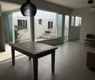 Casa com 356m², 4 dormitórios, 1 suíte, 4 vagas no bairro Navegantes em Porto Alegre