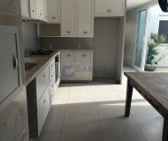 Casa com 356m², 4 dormitórios, 1 suíte, 4 vagas no bairro Navegantes em Porto Alegre
