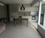 Casa com 356m², 4 dormitórios, 1 suíte, 4 vagas no bairro Navegantes em Porto Alegre