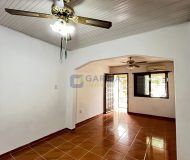 Casa com 153m², 3 dormitórios, 1 suíte, 2 vagas no bairro Sarandi em Porto Alegre
