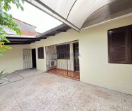 Casa com 153m², 3 dormitórios, 1 suíte, 2 vagas no bairro Sarandi em Porto Alegre