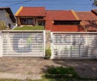 Casa com 350m², 4 dormitórios, 1 suíte, 3 vagas no bairro Jardim Itu em Porto Alegre