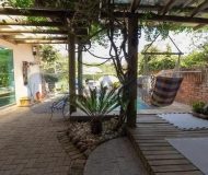 Casa com 350m², 4 dormitórios, 1 suíte, 3 vagas no bairro Jardim Itu em Porto Alegre