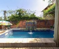 Casa com 350m², 4 dormitórios, 1 suíte, 3 vagas no bairro Jardim Itu em Porto Alegre