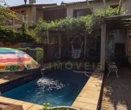 Casa com 350m², 4 dormitórios, 1 suíte, 3 vagas no bairro Jardim Itu em Porto Alegre