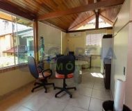 Casa com 350m², 4 dormitórios, 1 suíte, 3 vagas no bairro Jardim Itu em Porto Alegre