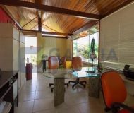 Casa com 350m², 4 dormitórios, 1 suíte, 3 vagas no bairro Jardim Itu em Porto Alegre