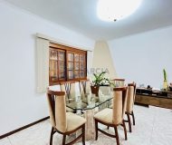 Casa com 313m², 4 dormitórios, 1 suíte, 5 vagas no bairro Passo das Pedras em Porto Alegre