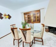 Casa com 313m², 4 dormitórios, 1 suíte, 5 vagas no bairro Passo das Pedras em Porto Alegre