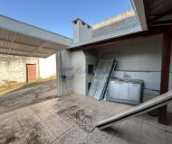 Casa com 264m², 3 dormitórios no bairro Passo da Areia em Porto Alegre